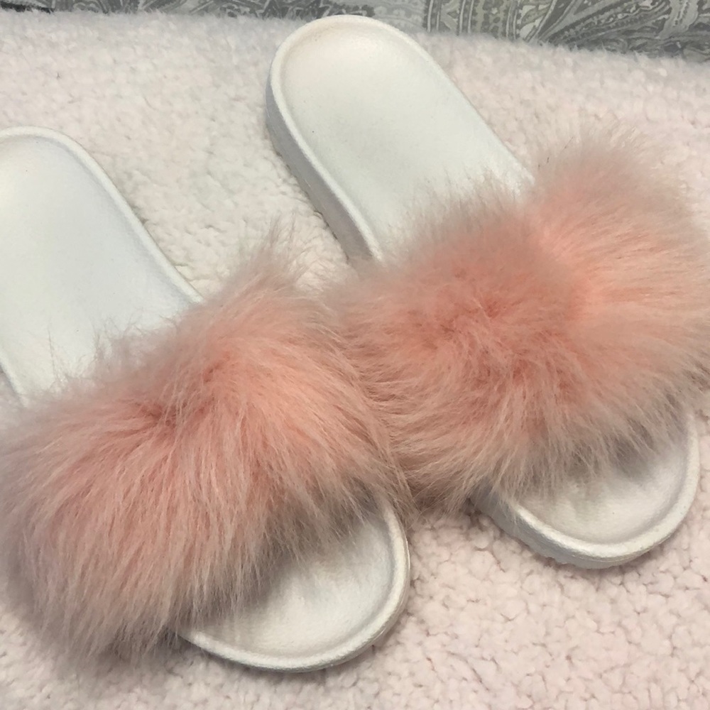 LIGHT PINK UGG SLIDES